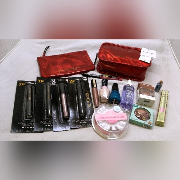 NWT KENDALL AND KYLIE Makeup Bags With Set Of New Makeup - Picture 1 of 6